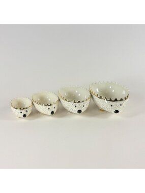 Signature Hedgehog Shaped Nested Bowls 4 Pieces Measuring Cups White Gold